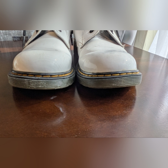 Dr. Martens 1460 Y White Lace Up Boots With Zipper. Size 7 Women, 6 Men. - Picture 6 of 12